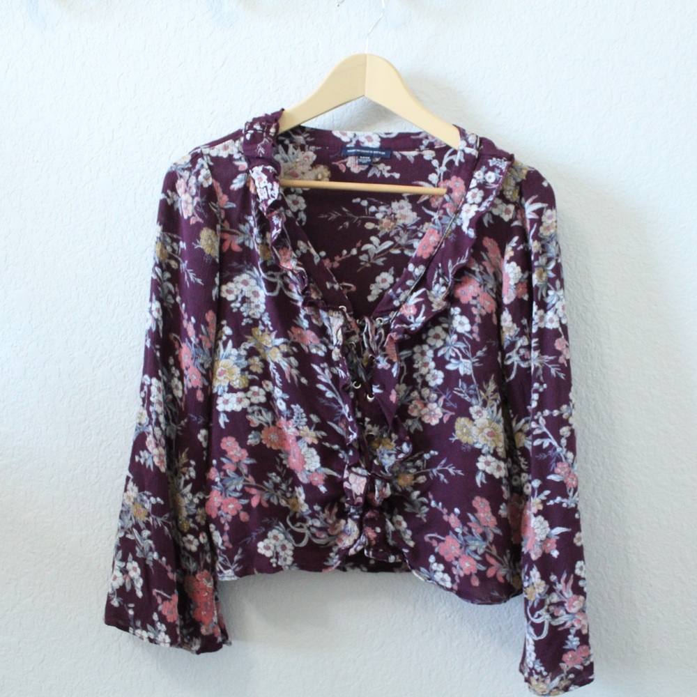 American Eagle Bell sleeve top 🌸